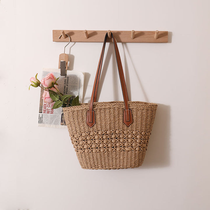 Håndlaget rattan kurvveske med elegante lærdetaljer Skanto