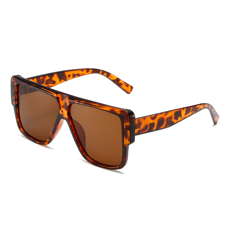 Dame firkantet solbrille med markant ram Skanto