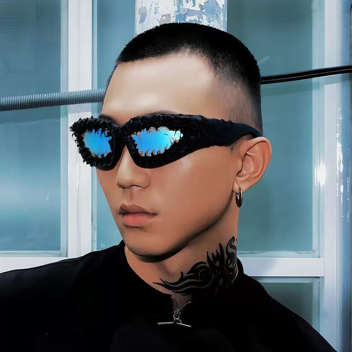 Dame futuristisk solbrille i avantgarde design Skanto