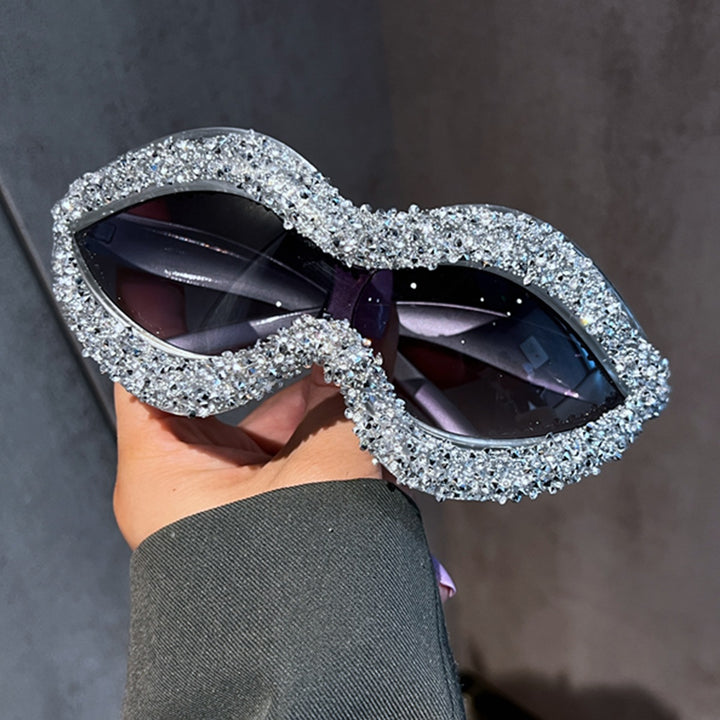 Dame statement solbrille med glitrende strassdetaljer Skanto