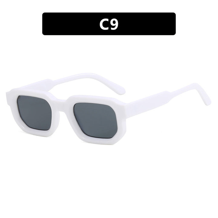 Dame fashionable rektangulære solbriller i trendy design med klare accenter Skanto