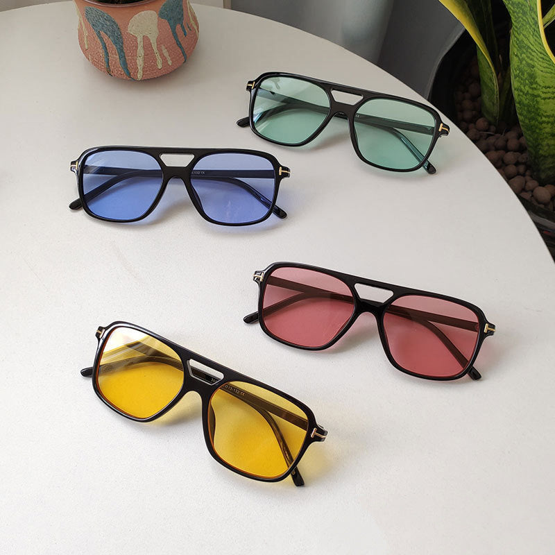 Dame moteriktig solbrille i stilfull ramme Skanto