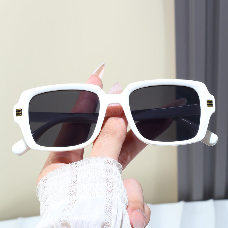 Dame trendy firkantet solbrille med strukturert ramme Skanto