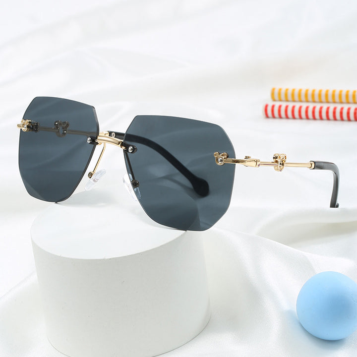 Dame stilige oversized solbriller med fasettert ramme Skanto
