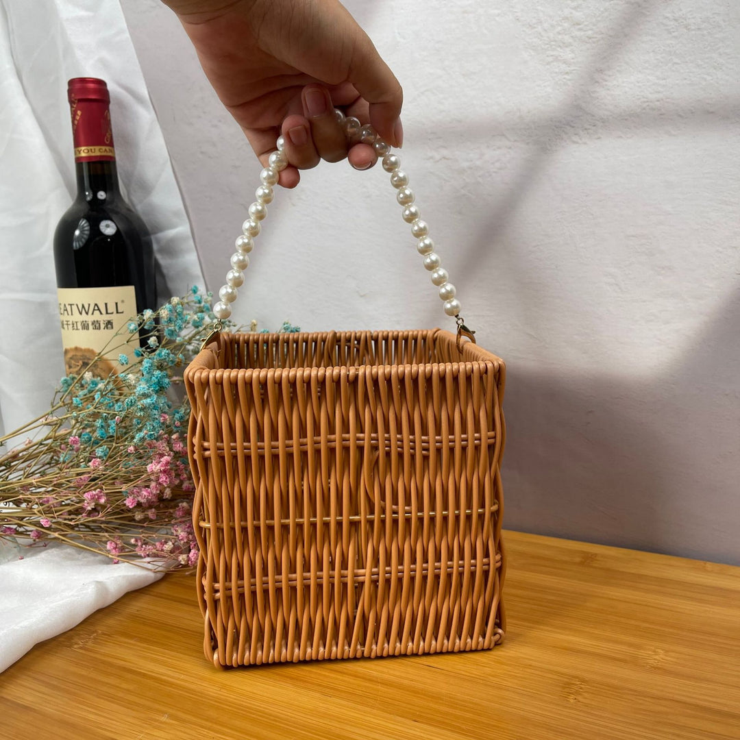Dame stilige Rattan-beholder med perlehåndtak Skanto