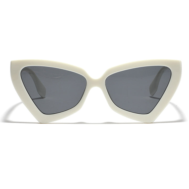 Dame Cat-Eye solbriller med speilende linser og robust ramme Skanto