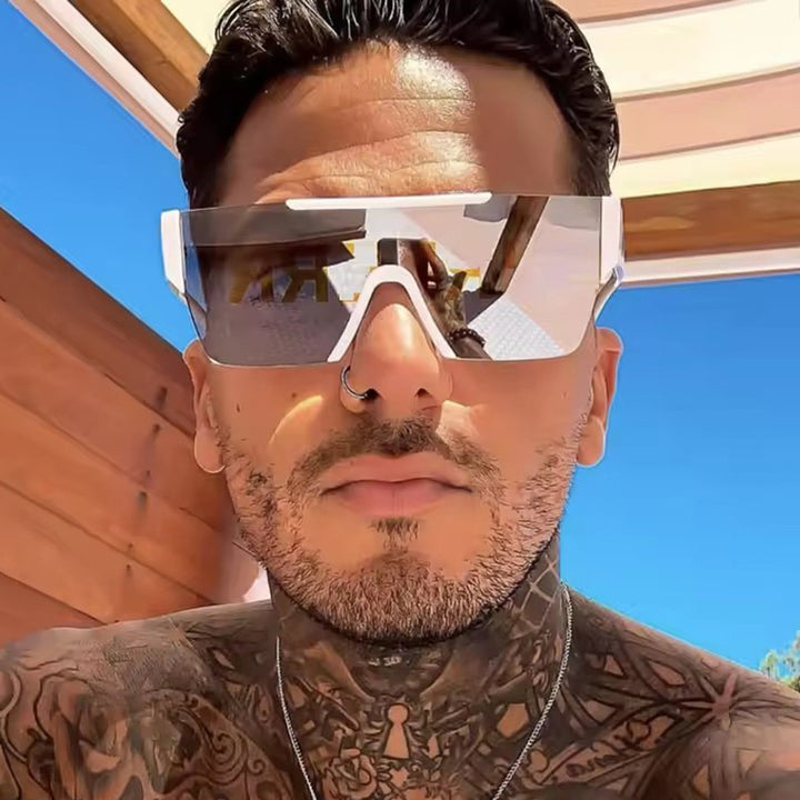 Dame futuristisk sportssolbrille med UV-beskyttelse og bred glassflate Skanto