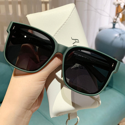Dame Fashionable solbriller i trendy kvadratisk design Skanto