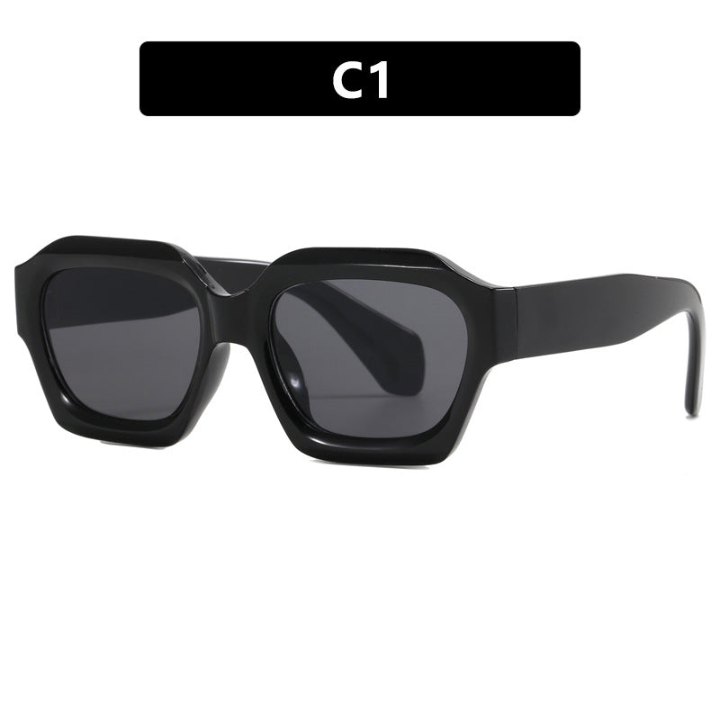 Dame moteriktig solbrille i innovativ design Skanto