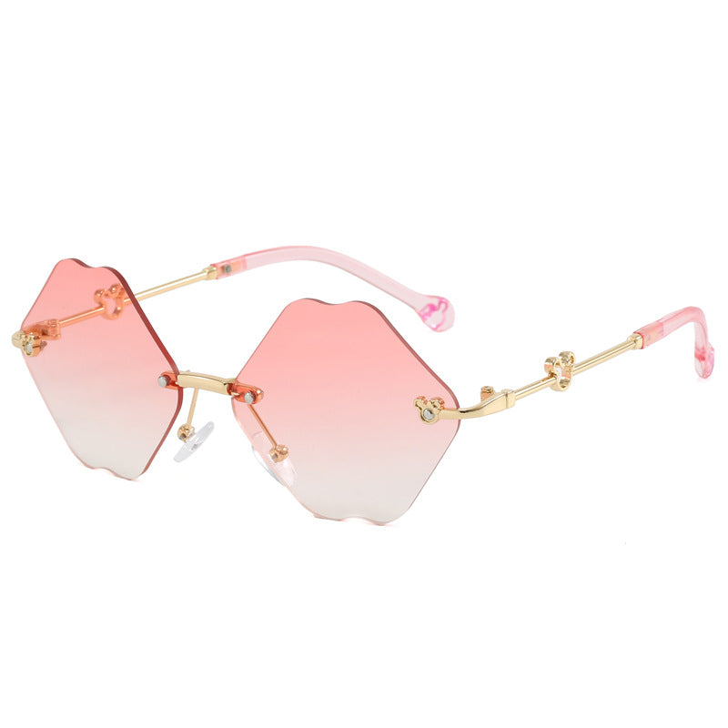 Dame geometrisk oversized solbrille med detaljerte, luksuriøse rammer Skanto