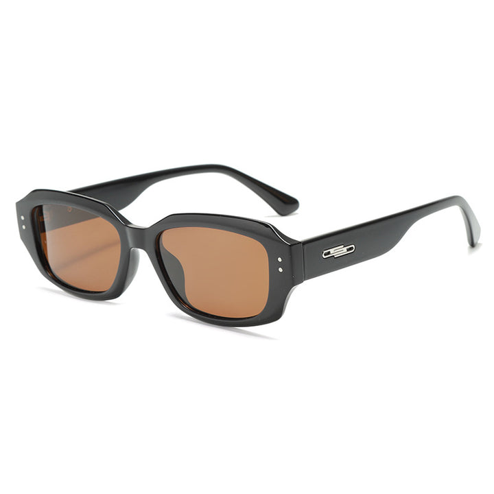 Dame trendy firkantet solbrille med innovativ gjennomsiktig ramme Skanto