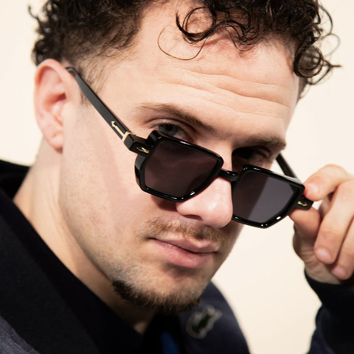 Dame kvadratisk solbrille med elegant design og polariserende glass Skanto