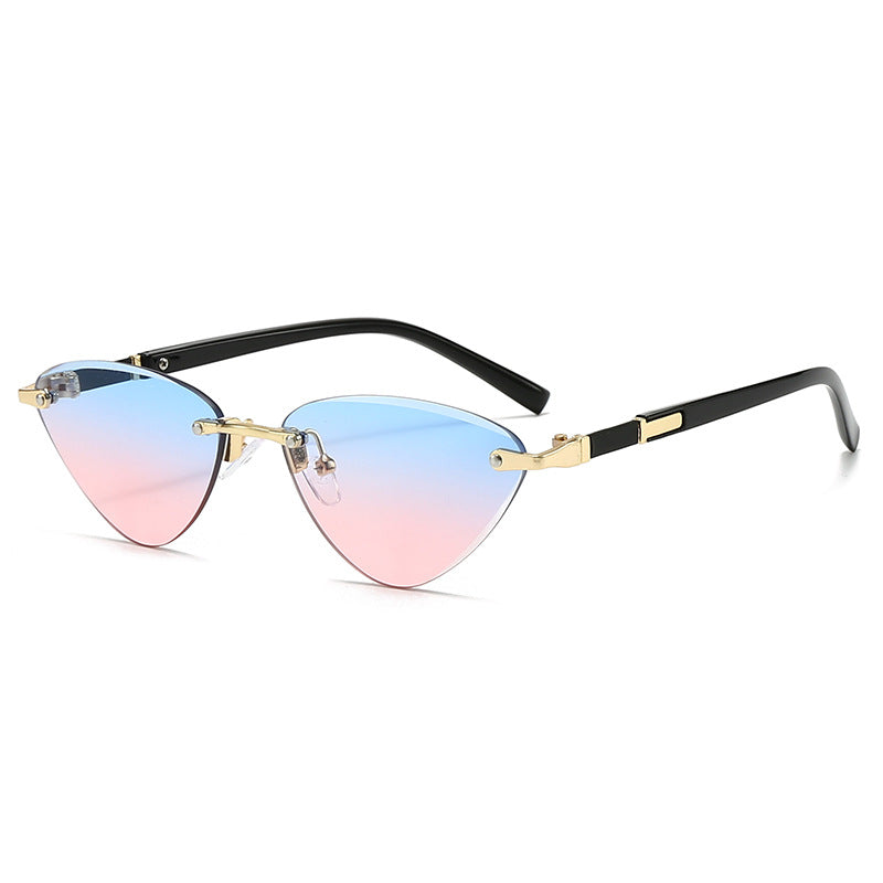 Dame moteriktig Cat-Eye solbrille med elegant metallramme Skanto