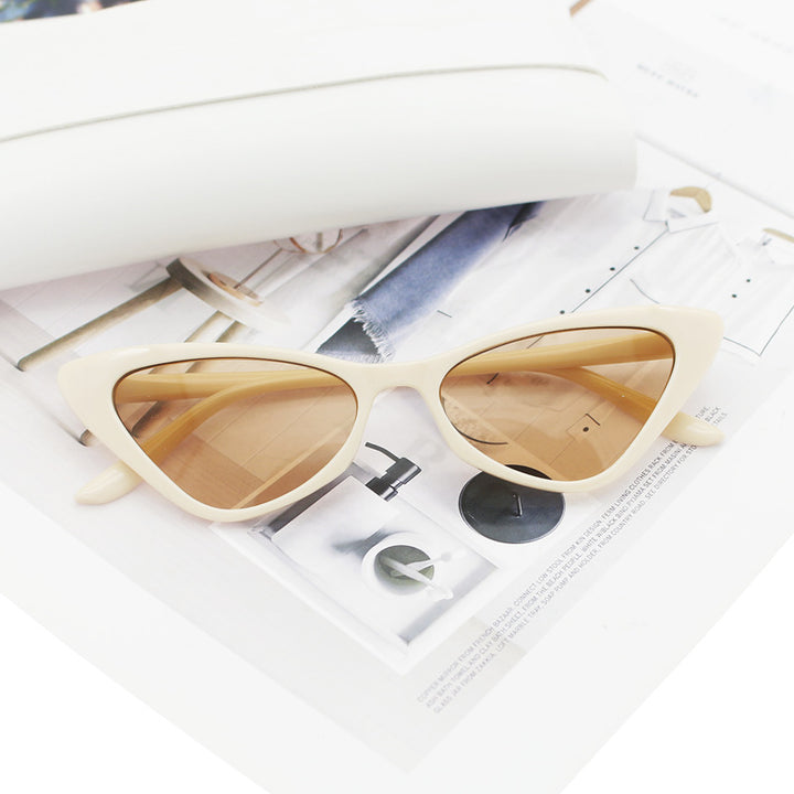 Dame Cat-Eye solbriller med nøye designet ramme Skanto
