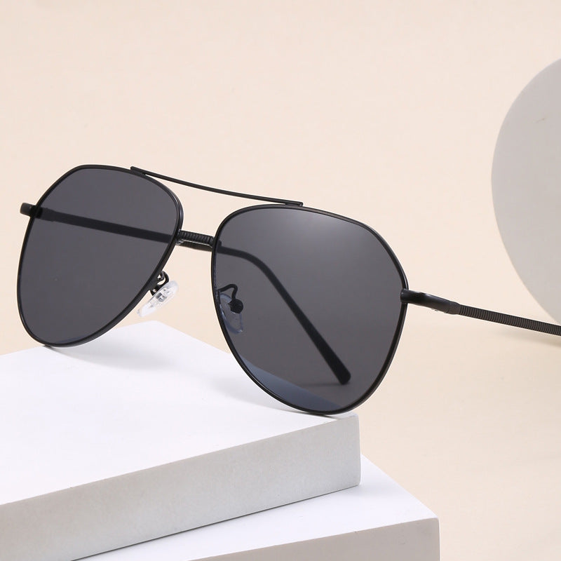 Dame trendy aviator solbriller med subtil fargegradient Skanto