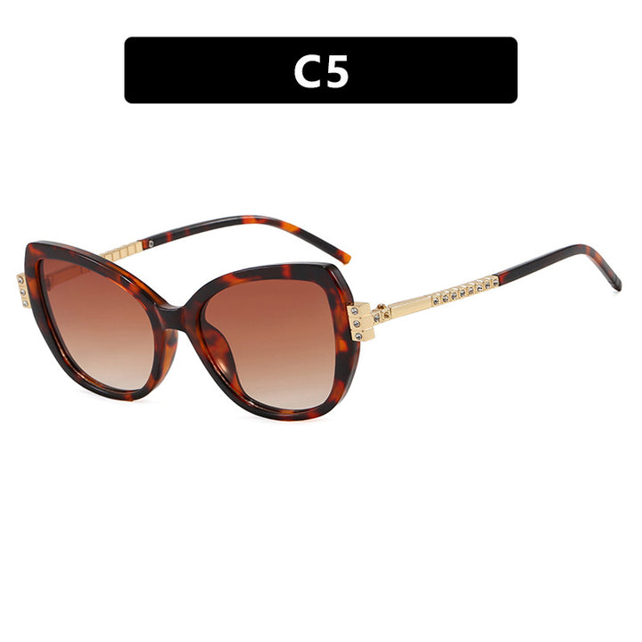 Dame oversized solbrille med beskyttende UV-filter og elegante aksenter Skanto