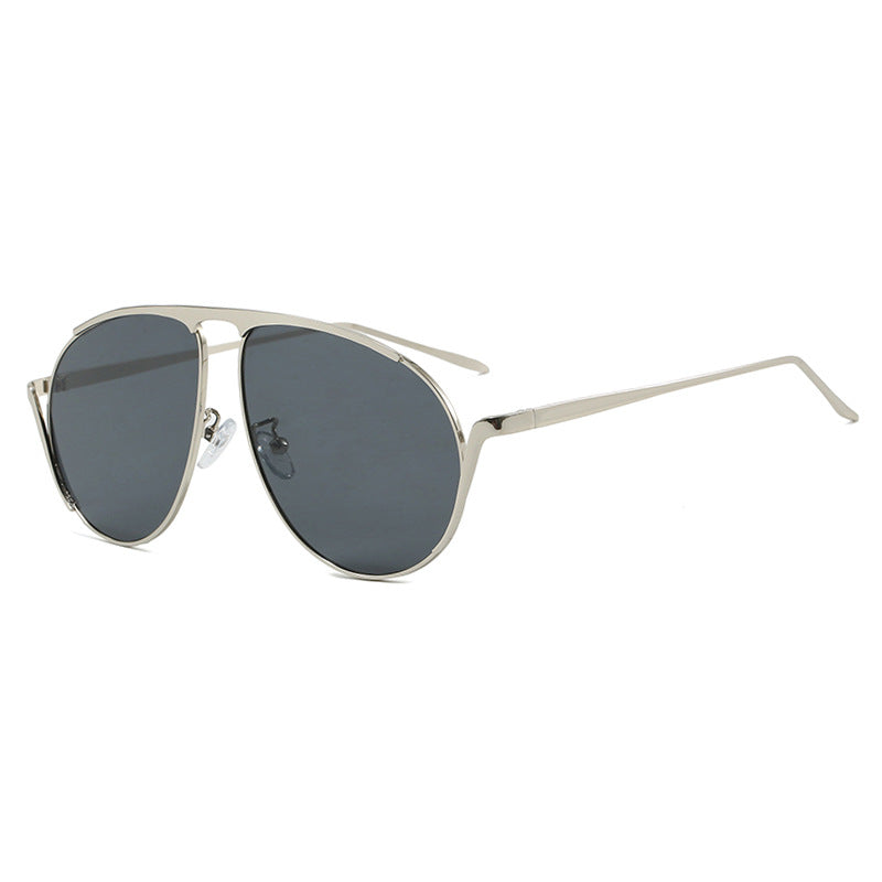 Dame moteriktig pilot-solbrille med polariserte linser og elegant metallramme Skanto