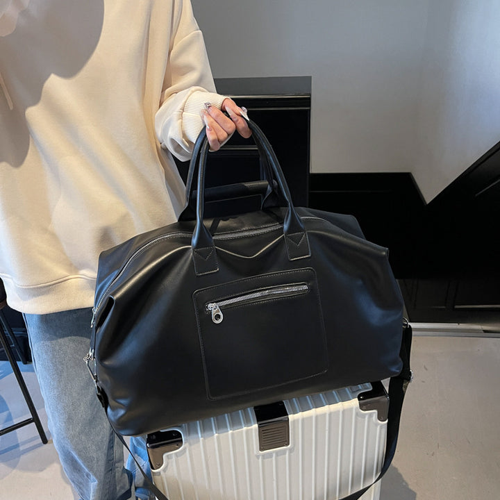 Stilig reisetaske med robust design og justerbar skulderreim Skanto