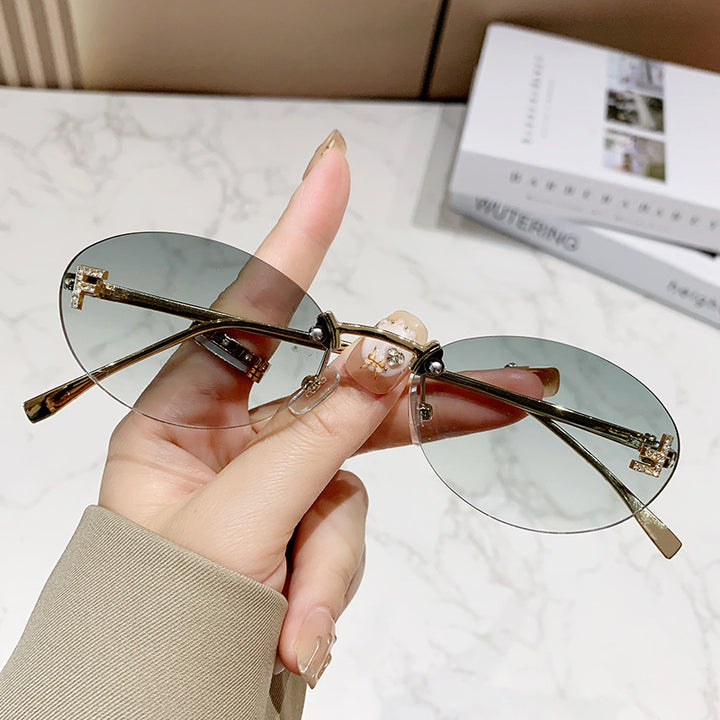 Dame Modische solbrille med innovativt design og komfortabel ramme Skanto
