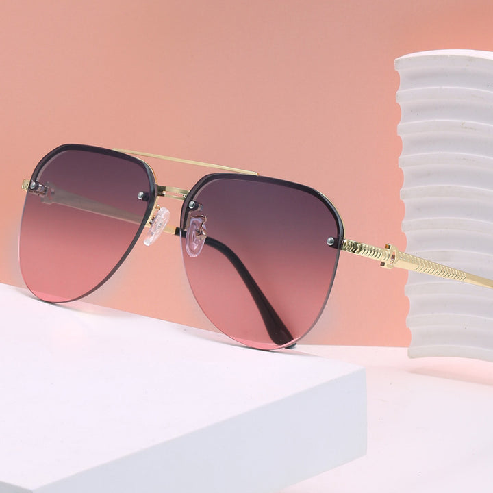Damer elegant pilot solbrille med høy UV-beskyttelse og stilfull ramme Skanto
