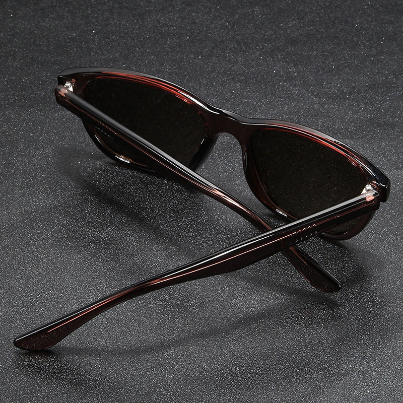 Dame solbrille i moderne retro-design med høykvalitets UV-beskyttelse Skanto