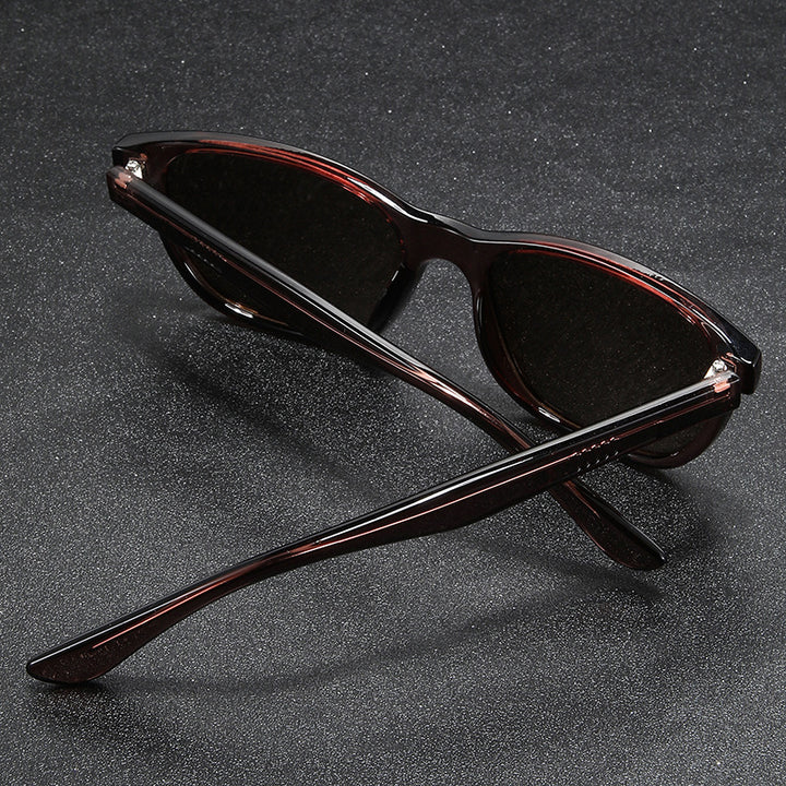 Dame solbrille i moderne retro-design med høykvalitets UV-beskyttelse Skanto