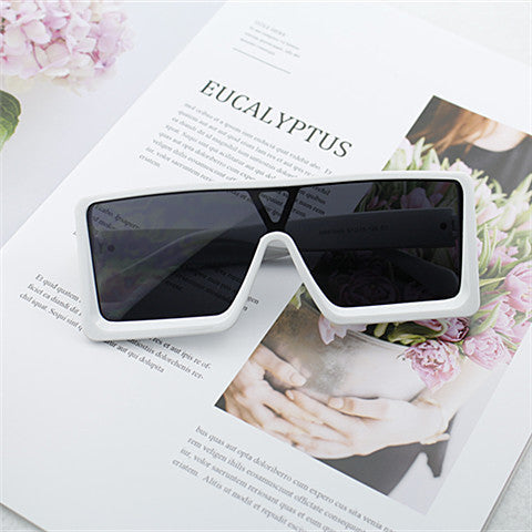Dame oversized solbriller i avantgardistisk design Skanto