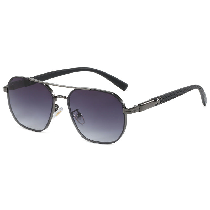 Dame moteriktig solbrille med stilige aksenter Skanto