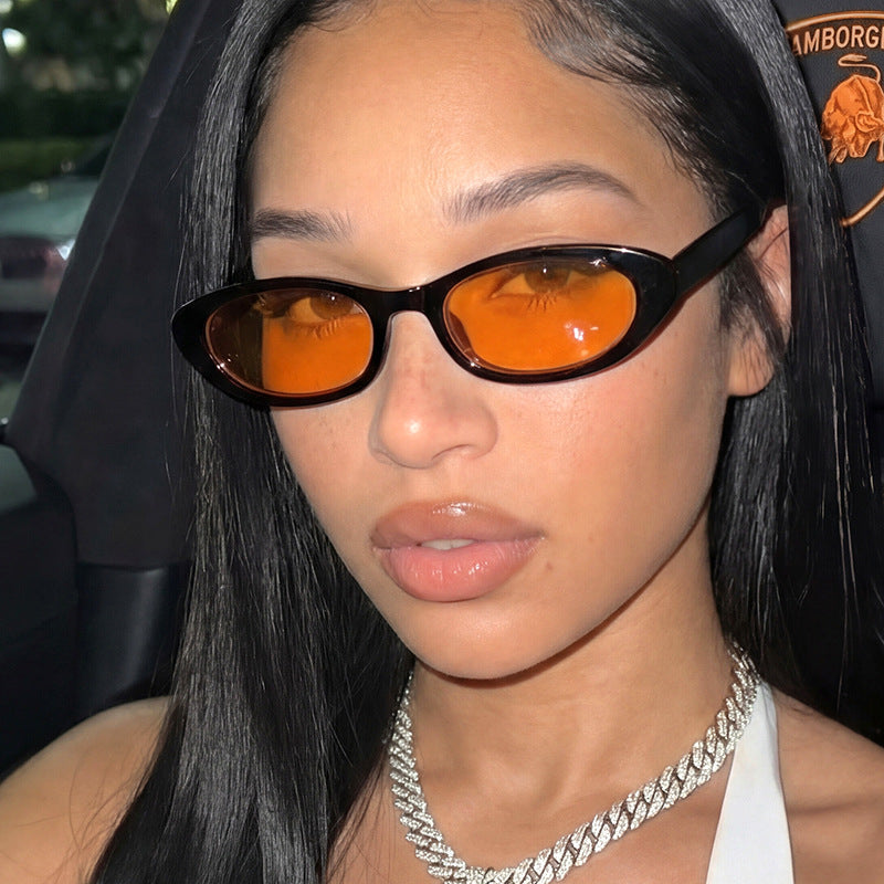 Dame Cat-Eye solbrille med beskyttende UV-filter og elegant rammestruktur Skanto
