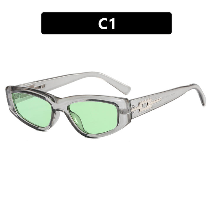 Dame moteriktig Cat-Eye solbrille med transparent ramme og kule glass Skanto