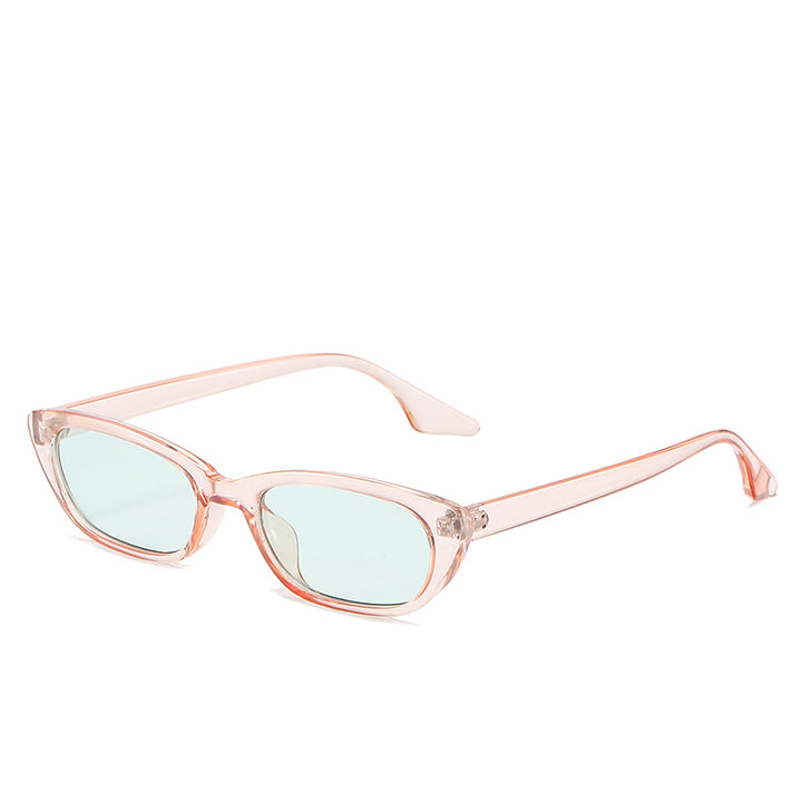 Dame moderne solbriller i trendy cat-eye-stil med gjennomsiktig ramme Skanto