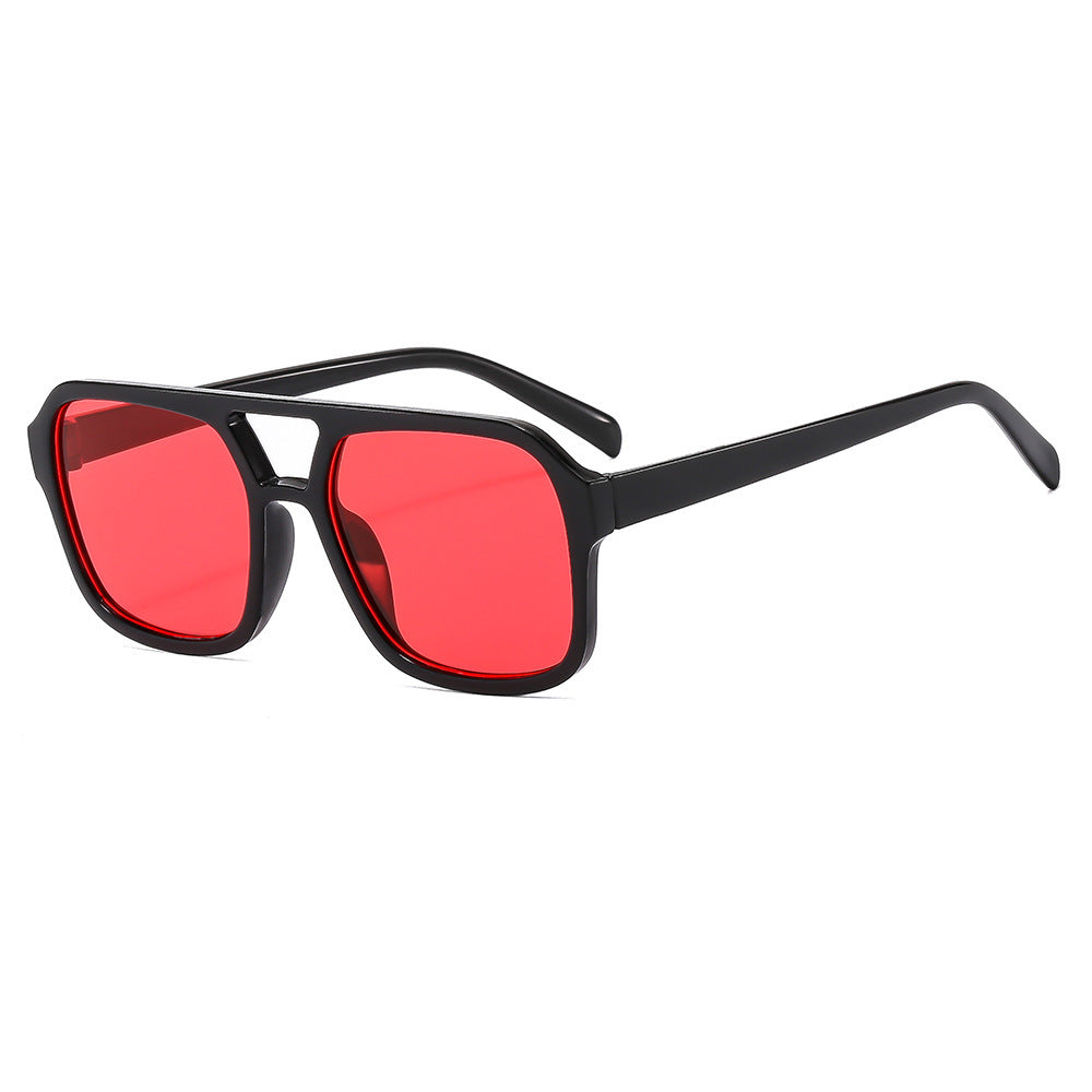 Kvinnenes fashionable solbriller i stilfullt firkantet design Skanto
