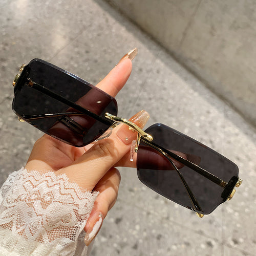 Dame oversized solbrille med høykvalitets metallramme og polariserte linser Skanto