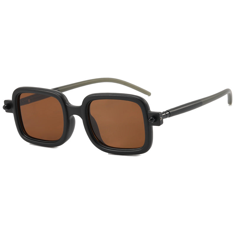 Dame kvadratisk solbrille med iøynefallende og moderne design Skanto