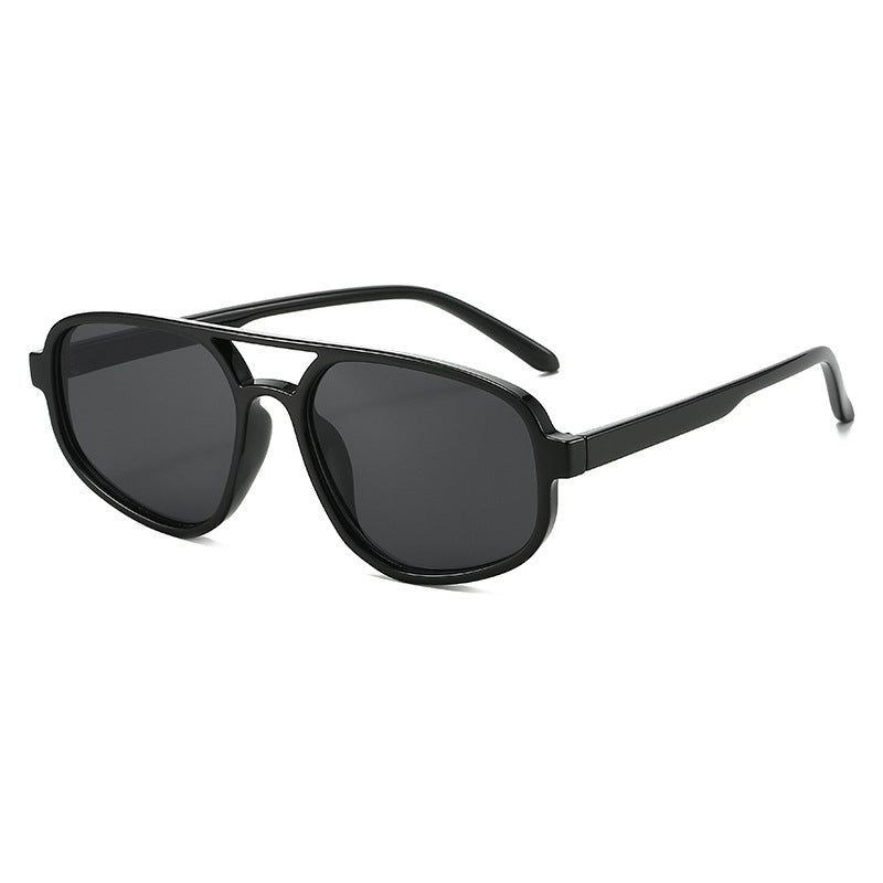 Dame moteriktig solbrille med bred ramme og UV-beskyttelse Skanto