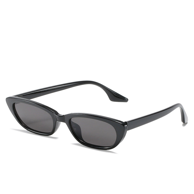 Dame moderne solbriller i trendy cat-eye-stil med gjennomsiktig ramme Skanto