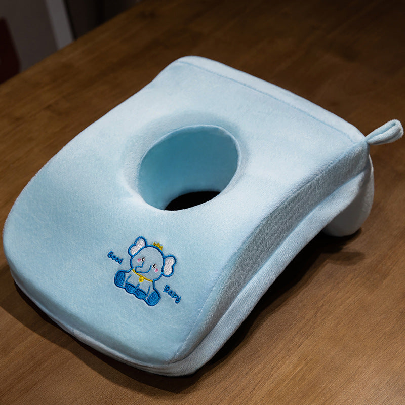 Plüsch nakkestøttepute med ergonomisk utsparing Skanto