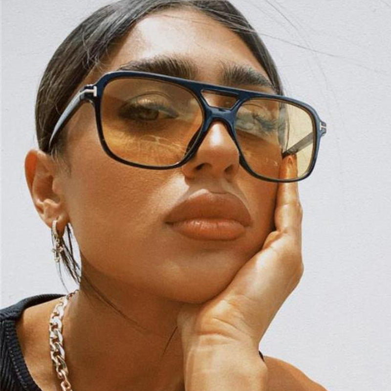 Damer trendy kvadratisk solbrille med detaljert ramme Skanto