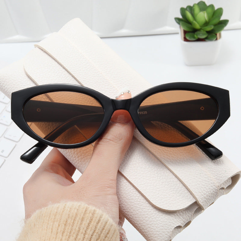 Dame Cat-Eye solbriller med elegant plastinnramming Skanto