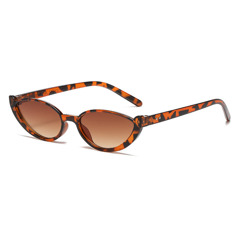 Dame elegant solbrille i stilfull kattøye-design Skanto
