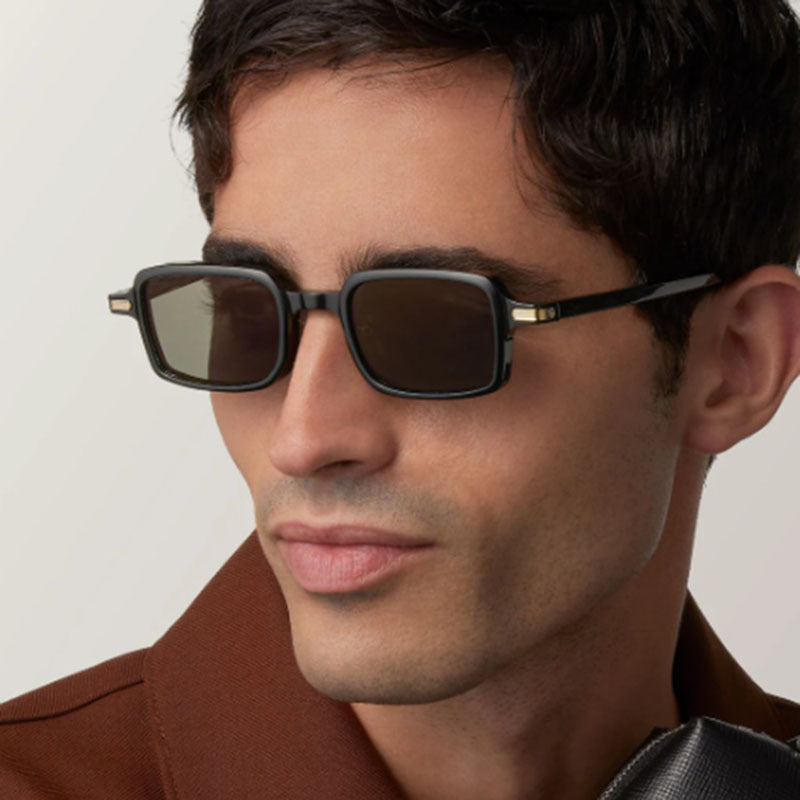 Dame kvadratisk solbrille med beskyttende UV-filter og robust ramme Skanto