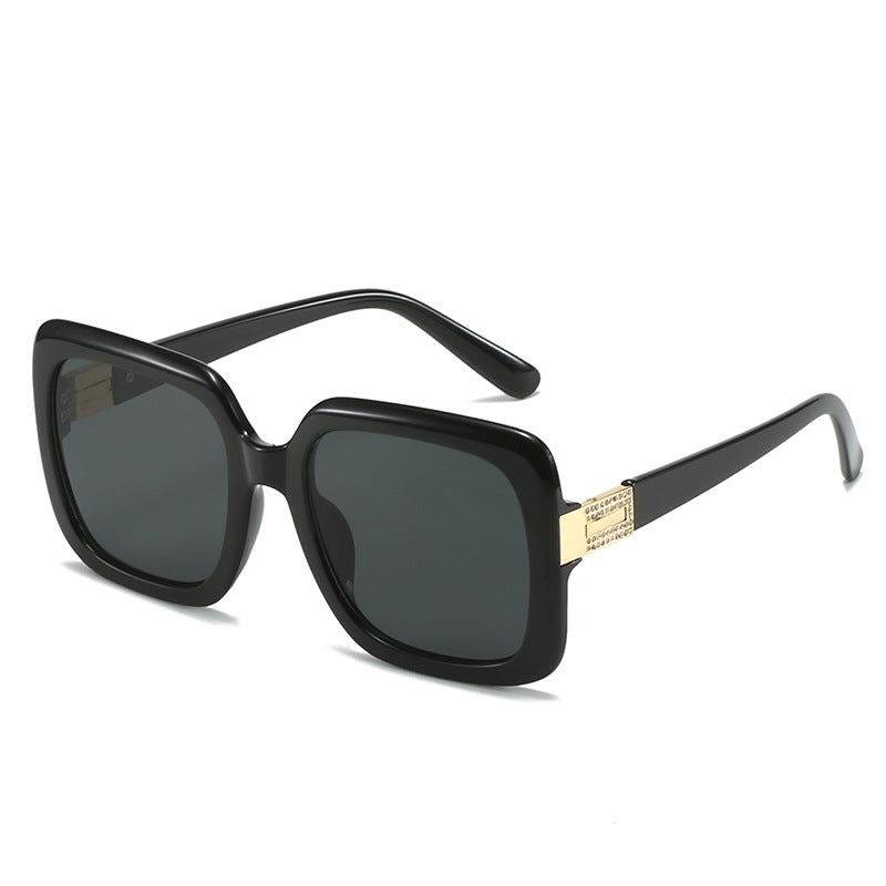 Dame elegant oversized solbriller med luksuriøse metallkanter Skanto