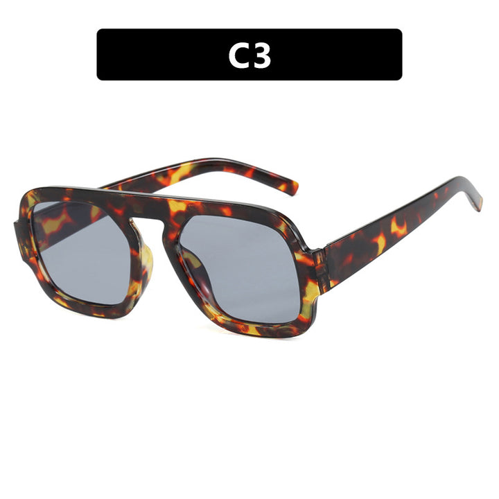 Dame moteriktig solbrille i moderne retro-stil Skanto