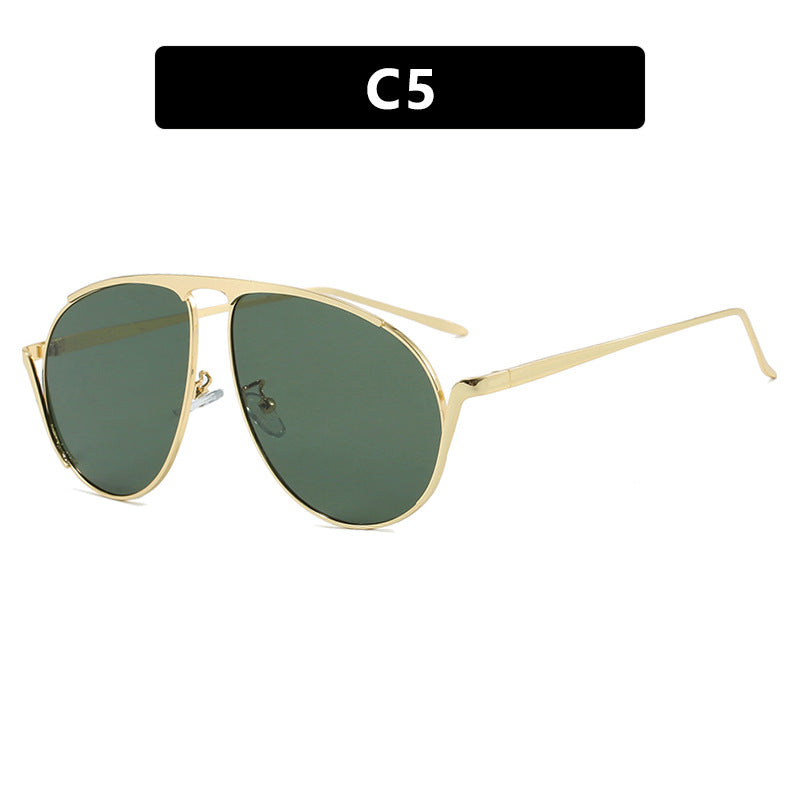 Dame moteriktig pilot-solbrille med polariserte linser og elegant metallramme Skanto