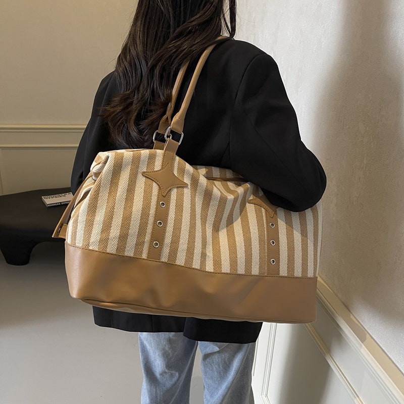 Elegant Sport-Duffle-Bag med Strukturert Overmateriale og Robuste Bærestropper Skanto