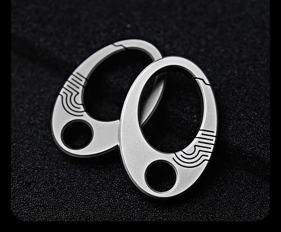 Skanto | Eksklusiv Mini Ren Titan Nøkkelring: EDC Press-Lock Charm Verktøy