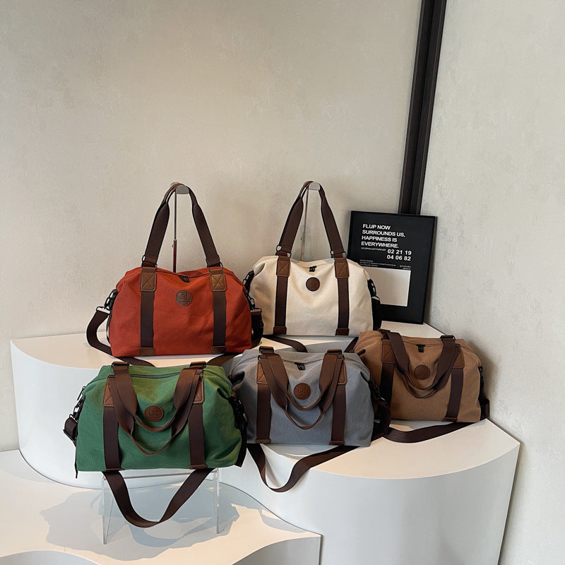 Sporty Duffel Bag With Multiple Compartments And Adjustable Shoulder Strap Skanto