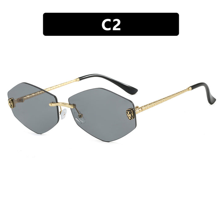 Dame geometrisk solbrille i moderne design med elegant metallramme Skanto