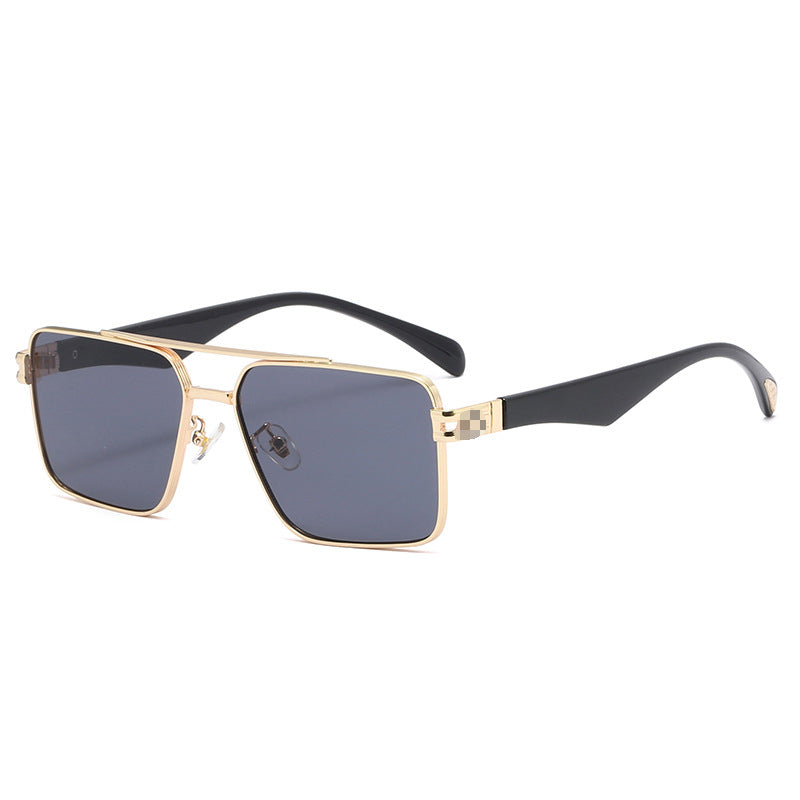 Dame designer solbrille med ekstravagant metallramme Skanto