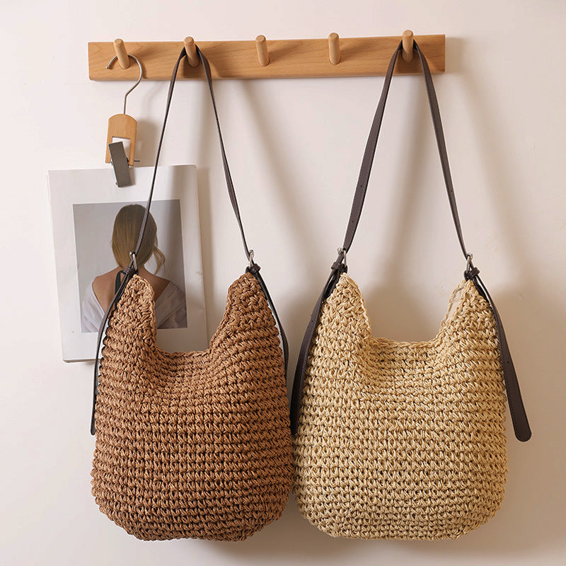 Lett handbag med bred skulderstropp Skanto
